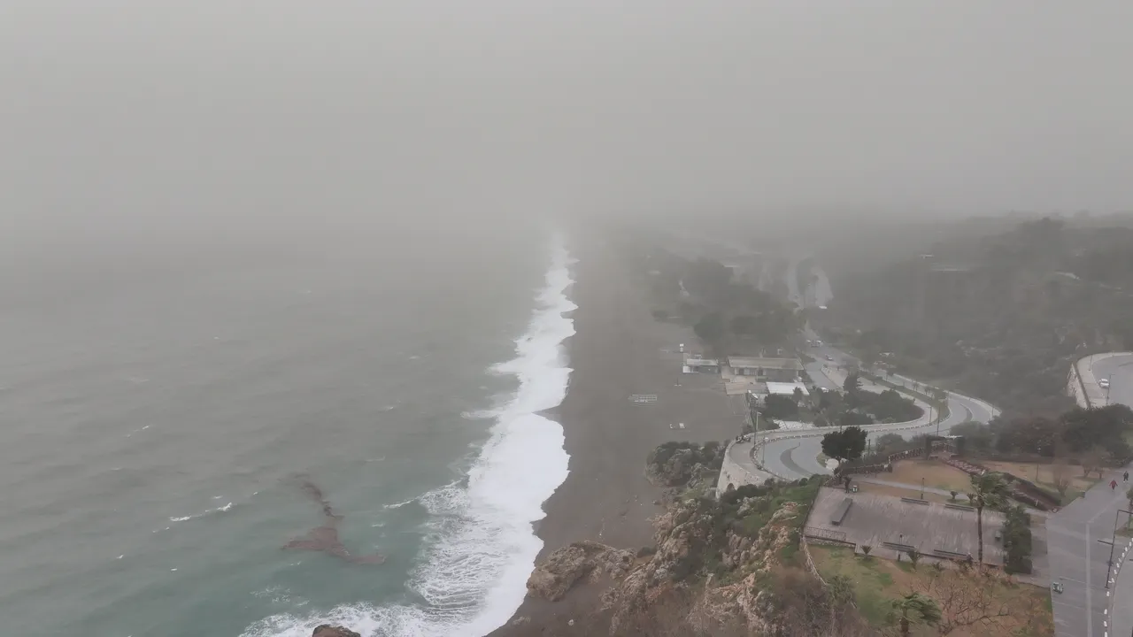 Antalya'nın üzerini toz bulutları kapladı!