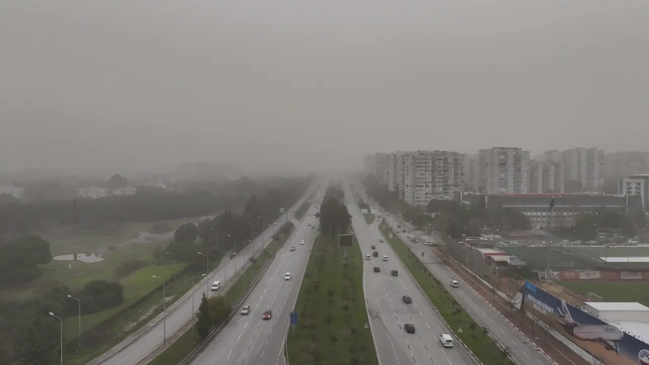 Antalya'nın üzerini toz bulutları kapladı!