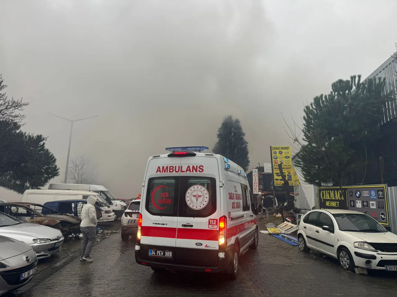 Başakşehir'de sanayi sitesinde yangın! Ekipler tam zamanında yetişti