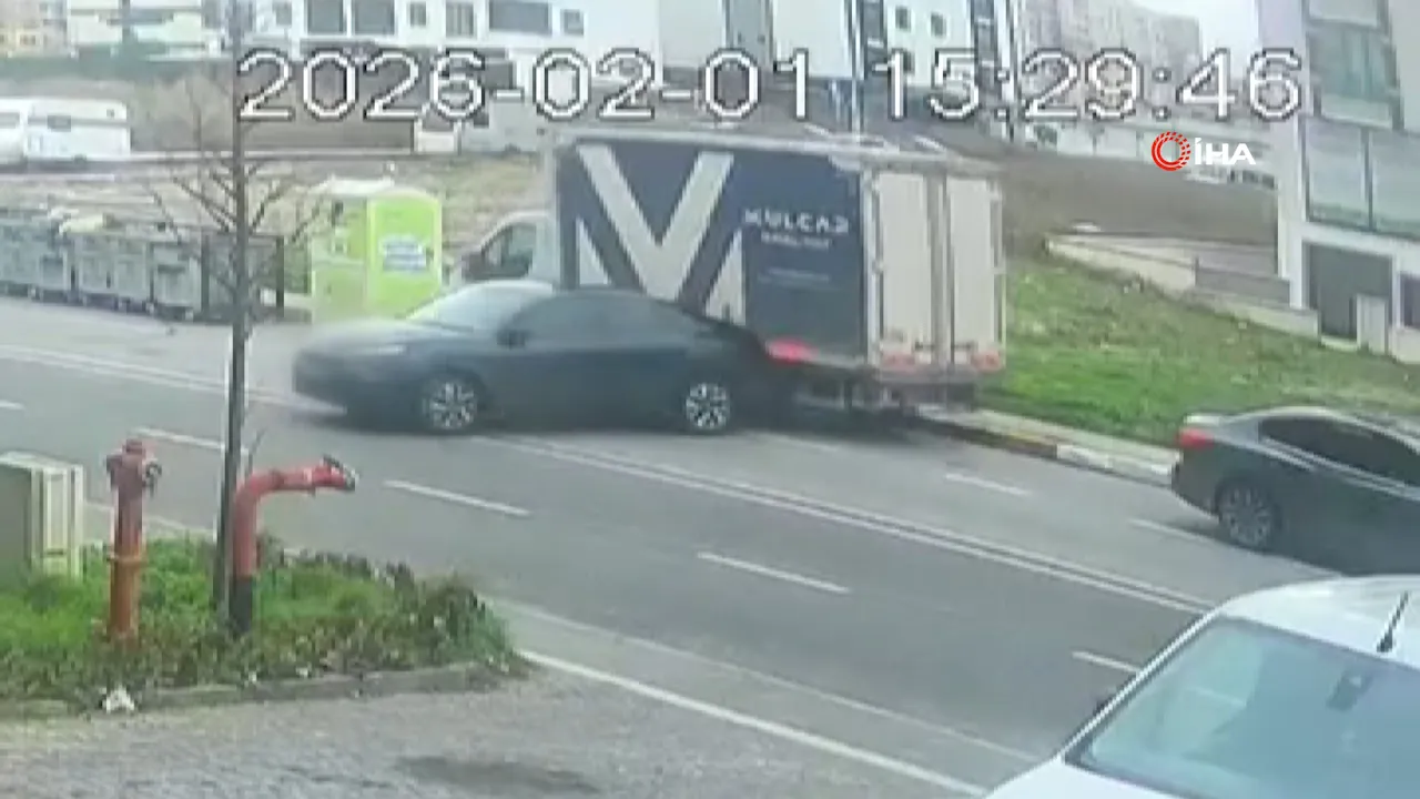 Beylikdüzü'nde film sahnelerini aratmayan takip! Kaza yapan uyuşturucu taciri yakalandı