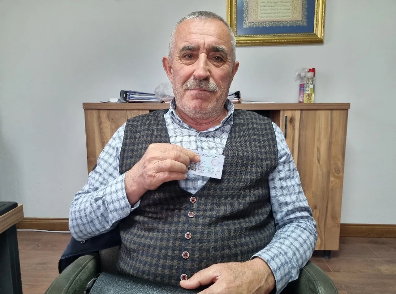 Bu muhtara çocuklar da yaşlılar da 'Abi' diyor! İsmiyle dikkatleri çekti