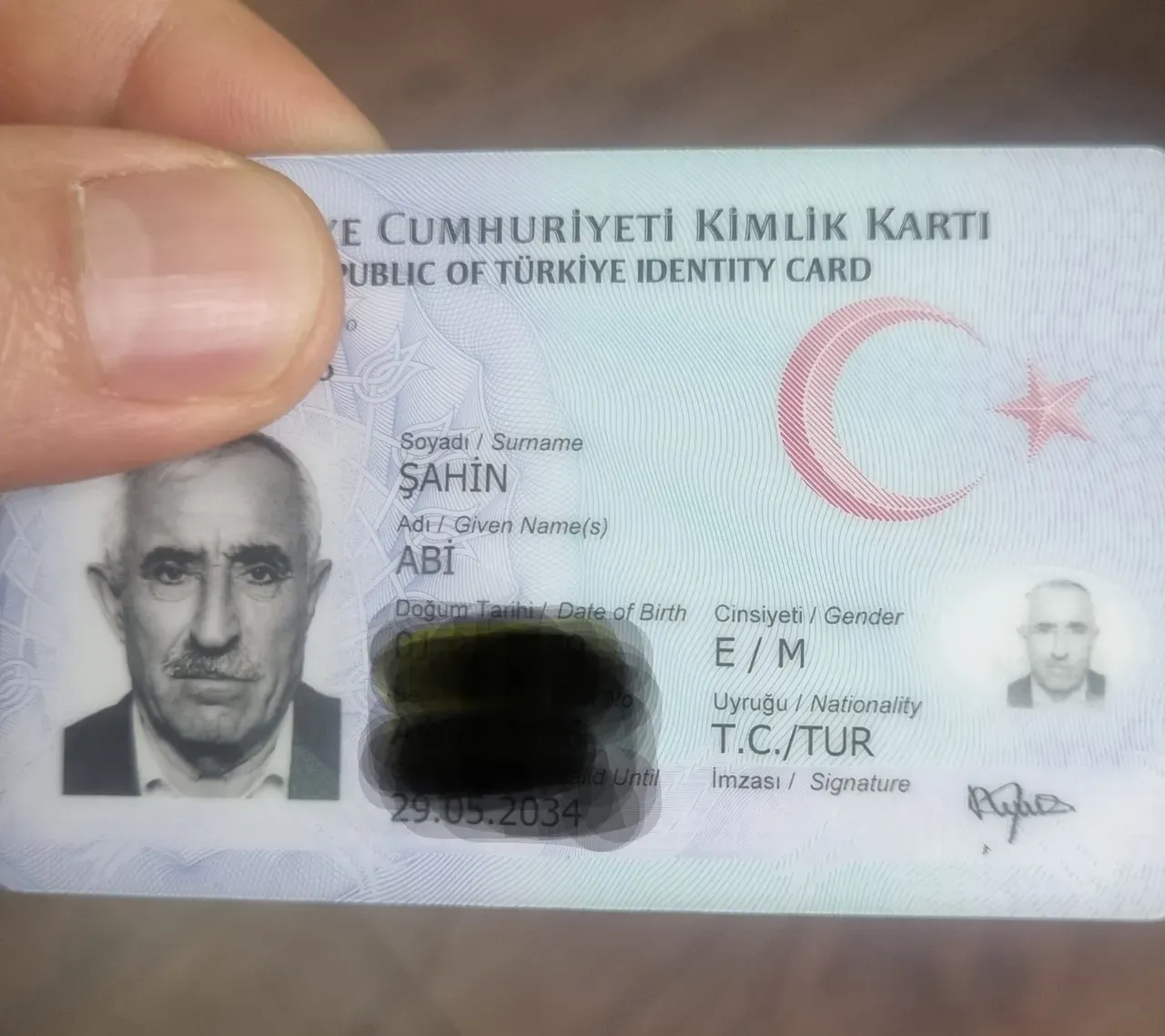 Bu muhtara çocuklar da yaşlılar da Abi diyor! İsmiyle dikkatleri çekti