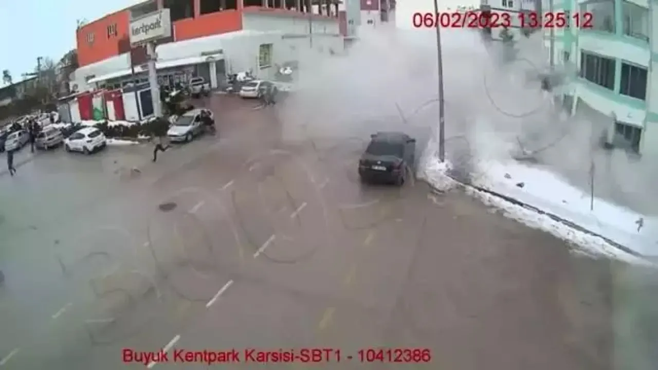 Kahramanmaraş'taki 7,6'lık depremin yeni görüntüleri ortaya çıktı: İnsanlar ayakta duramadı, binalar yıkıldı!