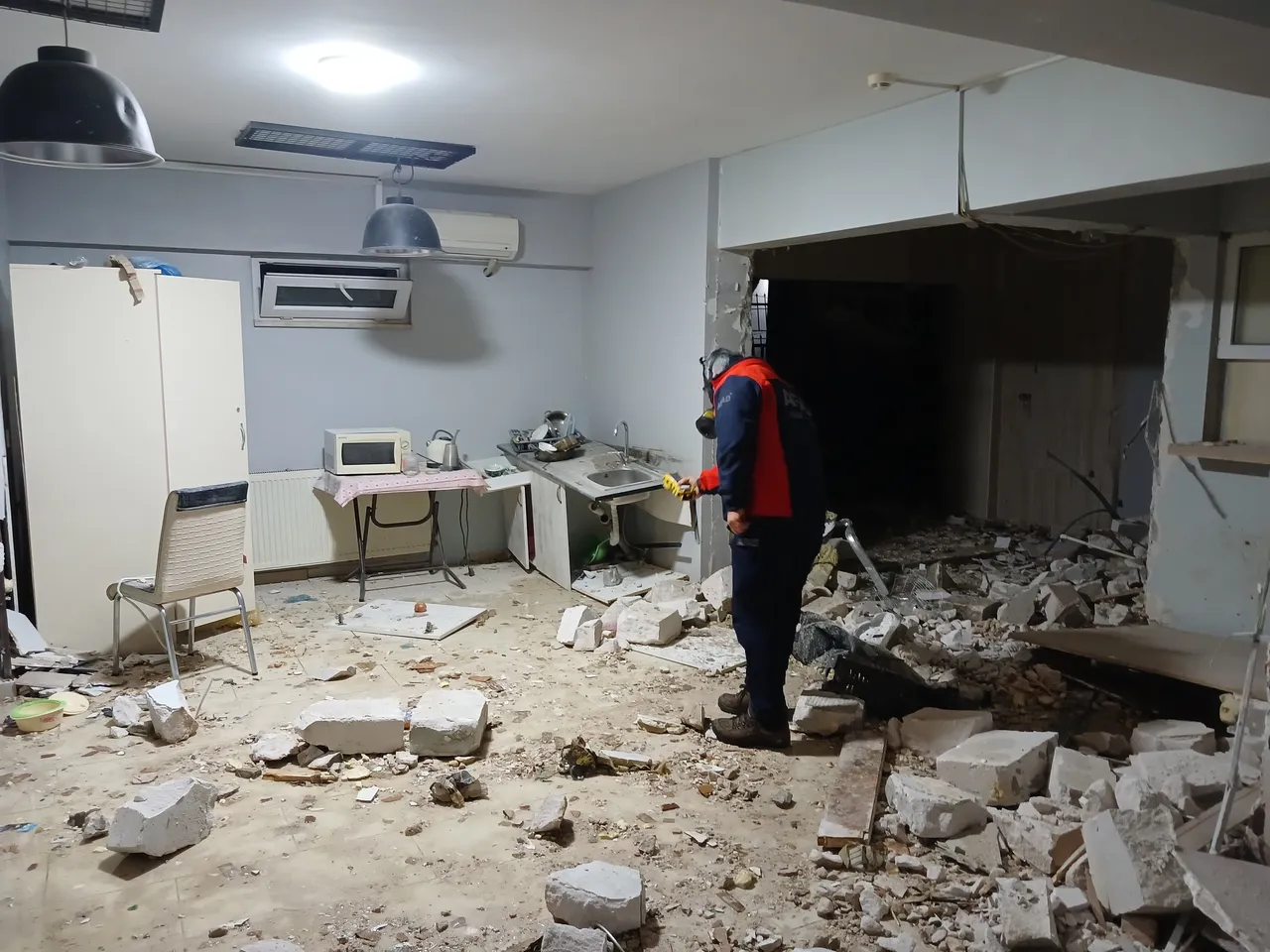 Kız yurdunda tüp patlaması! Ortalık savaş alanına döndü, 1999 depremini hatırlattı