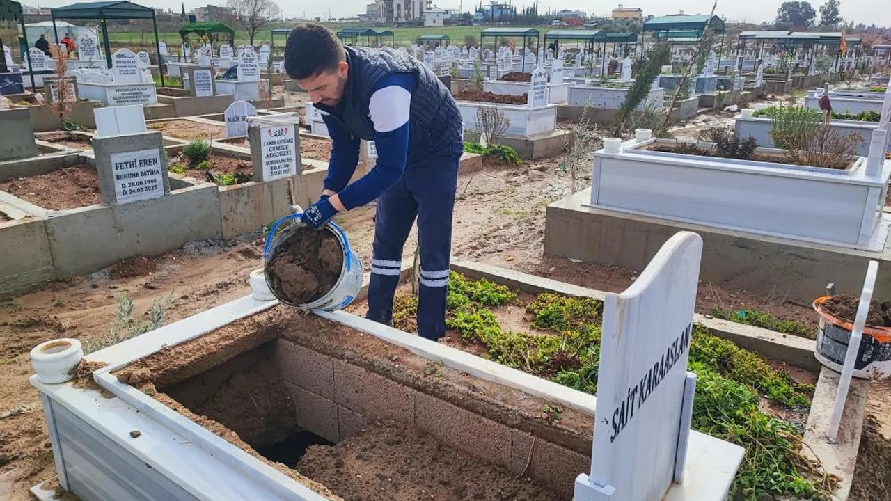 Mezarlıkta tüyler ürperten olay! Ziyarete giden şoke oldu, yakınları kayboldu