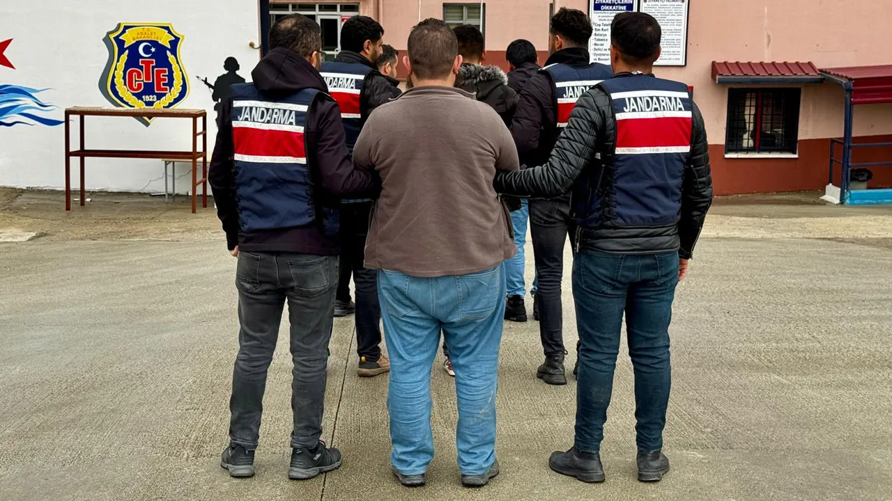 Osmaniye merkezli 3 ilde DEAŞ operasyonu: Suriye uyruklu şahıslar tutuklandı
