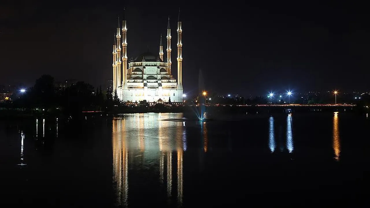 Ramazan’a açılan kapı! Berat Kandili bugün mü?
