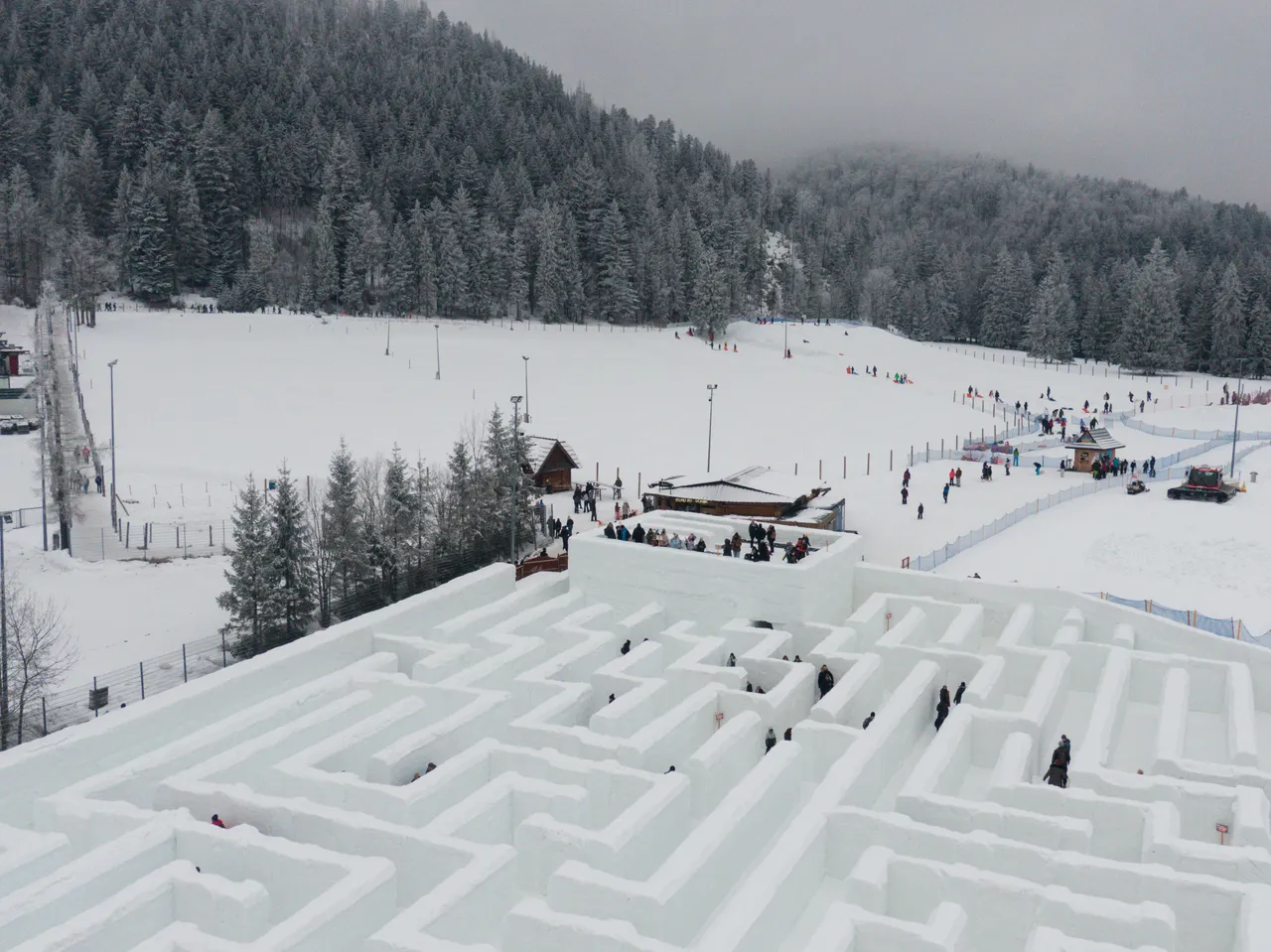 Turistler bu labirente akın ediyor! Avrupanın en büyüğü: Gencinden yaşlısına herkesi büyülüyor