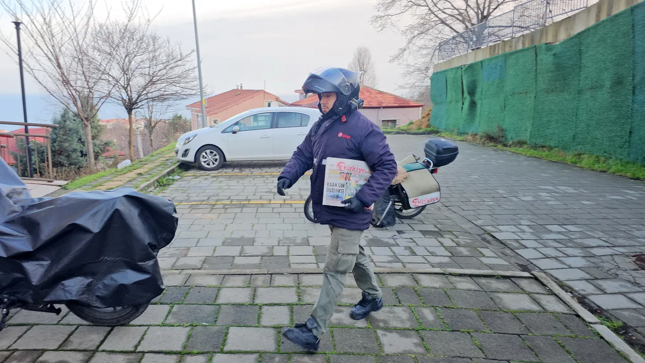 Türkiye Gazetesi dağıtıcısından duygulandıran hareket