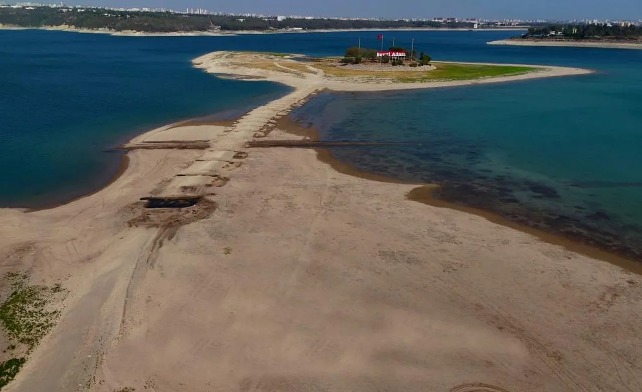 50 günde 1 yıllık yağmur yağdı! Sevgi Adası yolu tekrar sular altında