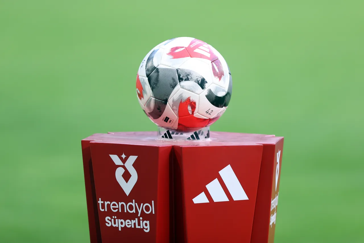 Konyaspor, Süper Lig'de geride kalan 22 haftada topladığı 20 puanla 14'üncü sırada yer alıyor.