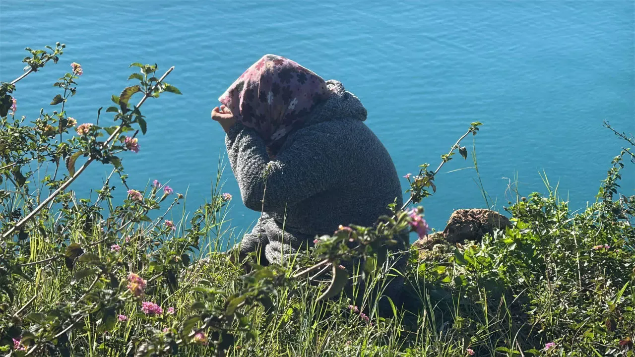 Falezlere çıkıp yardım isteyen annenin feryadına Bakan Göktaş sessiz kalmadı