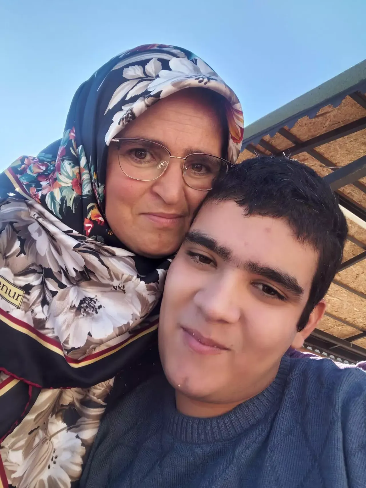 Falezlere çıkıp yardım isteyen annenin feryadına Bakan Göktaş sessiz kalmadı