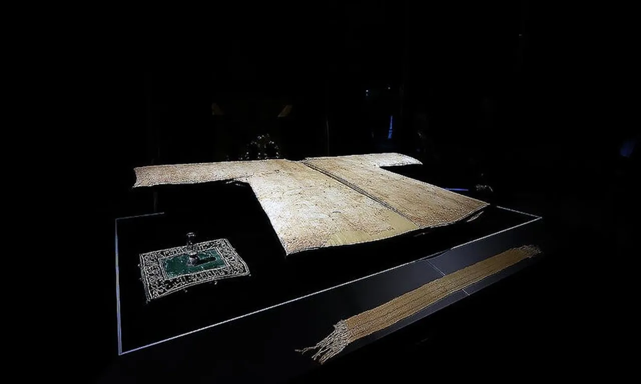 Hazreti Muhammed’in mukaddes emaneti… Hırka-i Şerif ziyarete açıldı