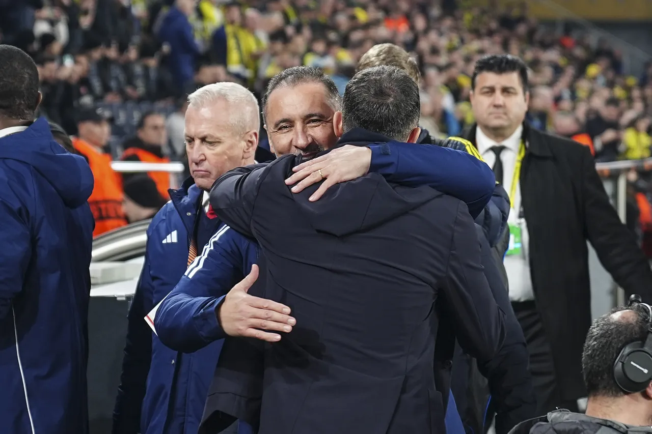 Pereira, Fenerbahçe'de 2 dönem teknik direktörlük yapmıştı.