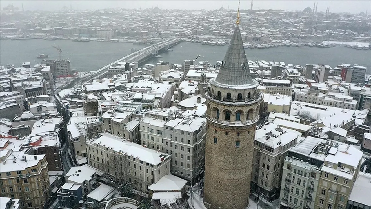 İstanbul için tarih verdi! Kar yeniden ne zaman yağacak?