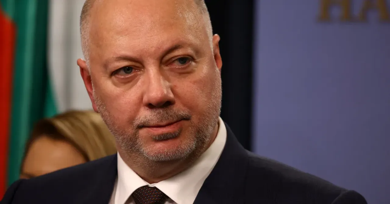 Komşuda deprem! Başbakan Yardımcısı bir gün bile dayanamadı! 