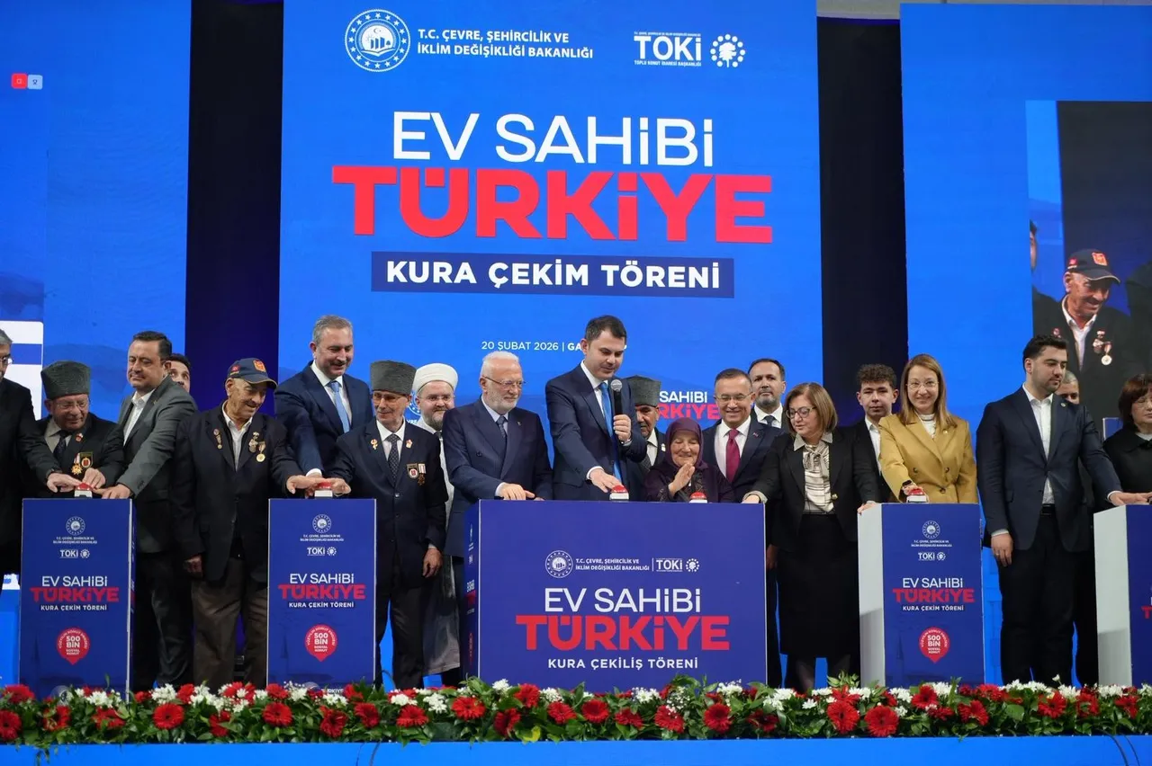 Kurumdan muhalefete tepki: Çöp kutusuyla övünüp 455 bin deprem konutunu beğenmiyorlar