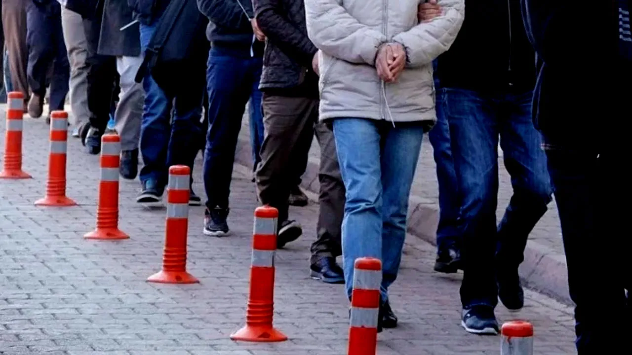 MİT ve Emniyetten ortak operasyon! 70 FETÖ'cü yakalandı