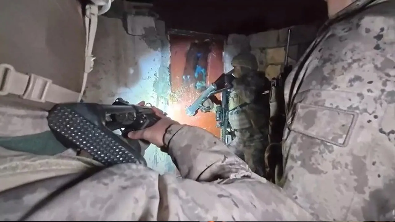 MİT ve Emniyetten ortak operasyon! 70 FETÖ'cü yakalandı