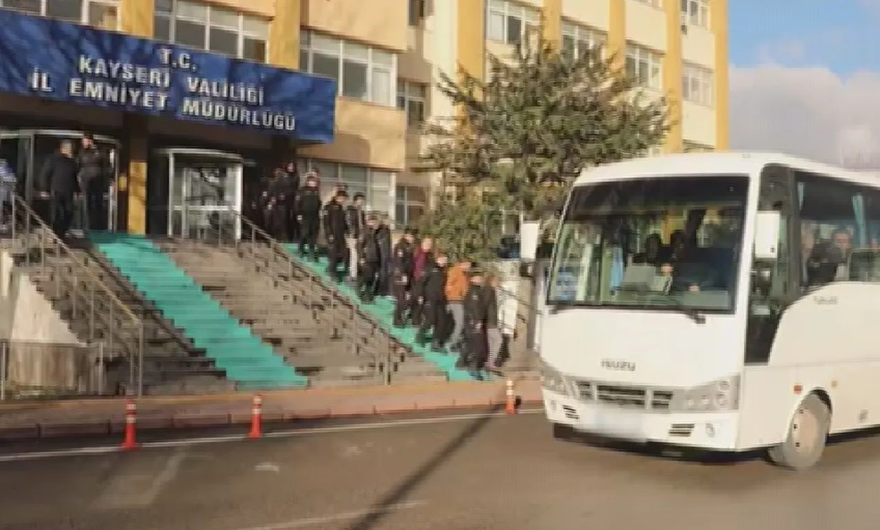 MİT ve Emniyetten ortak operasyon! 70 FETÖ'cü yakalandı