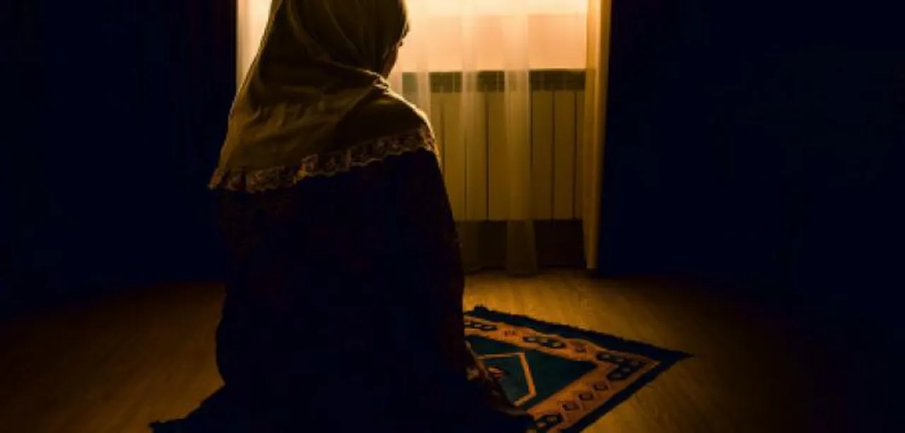 Oruçluyken adet olmak orucu bozar mı? Ramazanda hayızlı kişinin yiyip içmesi günah mı?