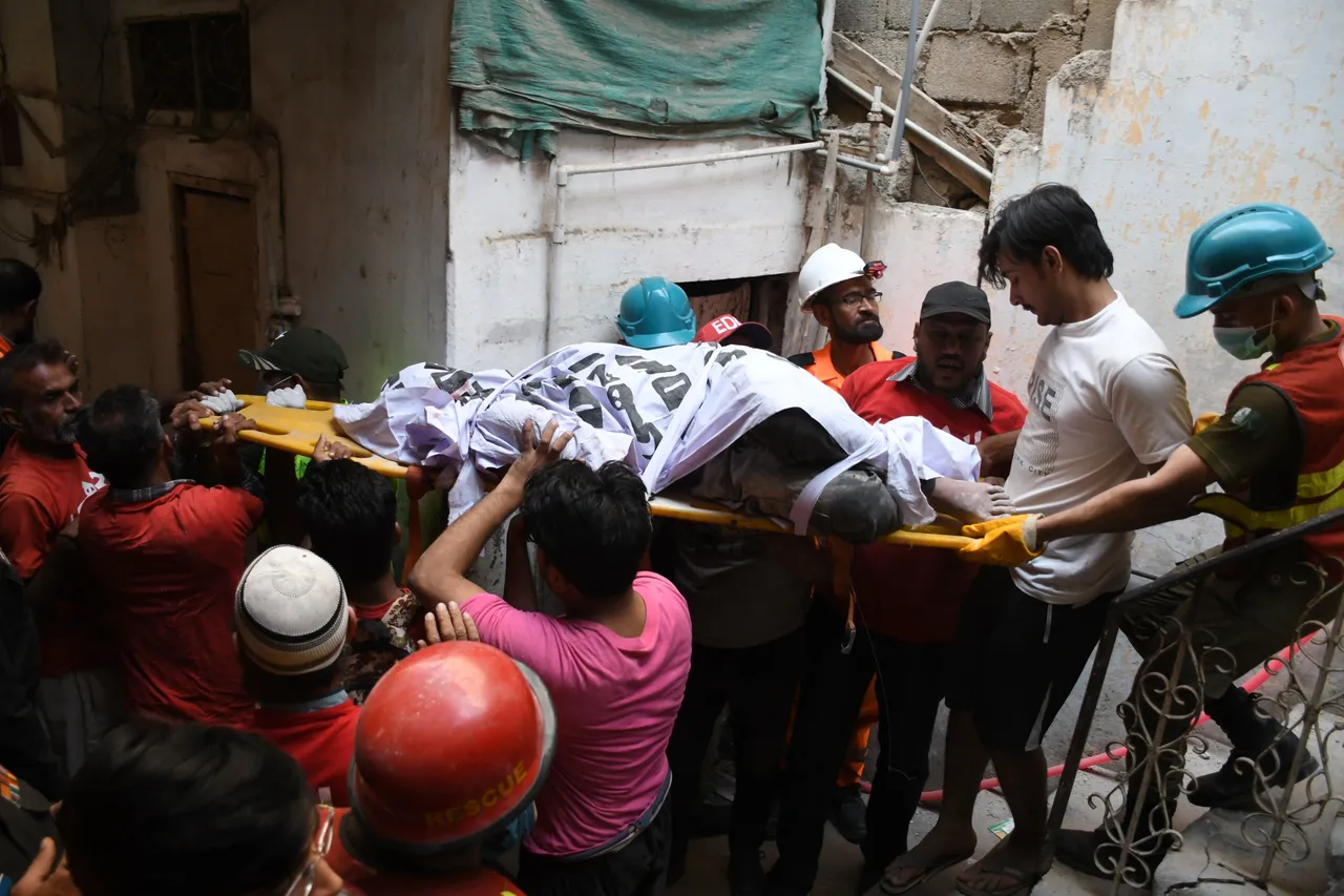 Pakistanda tüp faciası! 15ten fazla ölü ve yaralılar var