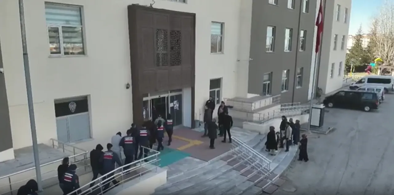 Suç örgütlerine ağır darbe! 15 ilde 15 operasyon: 140 gözaltı