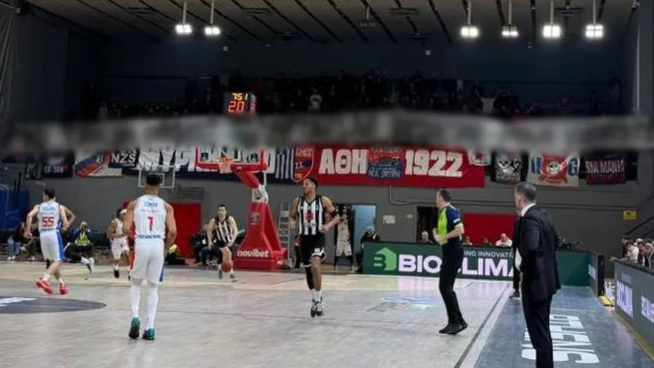 Yunan taraftarların Beşiktaş maçında açtığı skandal pankarta komik ceza