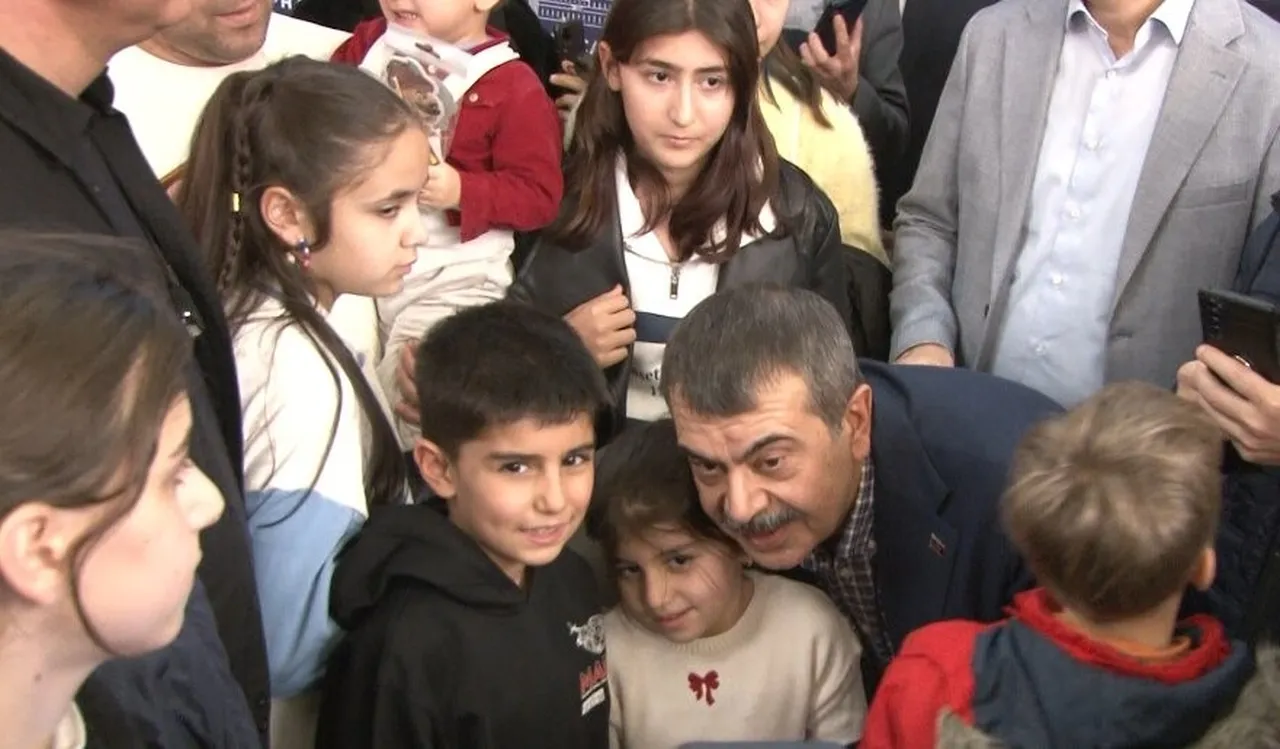 Bakan Tekin "Eğitimde Talibanlaşma" sözlerini yargıya taşıyor: Özgür Özel gibi midesi geniş değilim