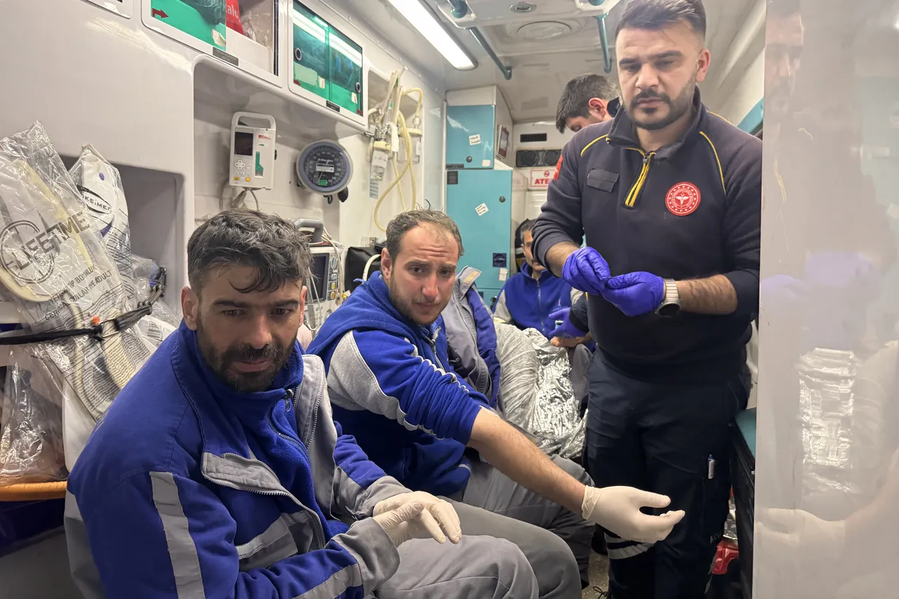 Elektrik arızasına giden işçiler mahsur kaldı! Yardıma AFAD koştu...