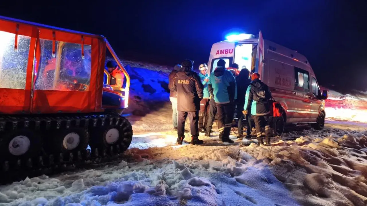 Elektrik arızasına gitmişlerdi! Donmak üzereyken kurtarıldılar