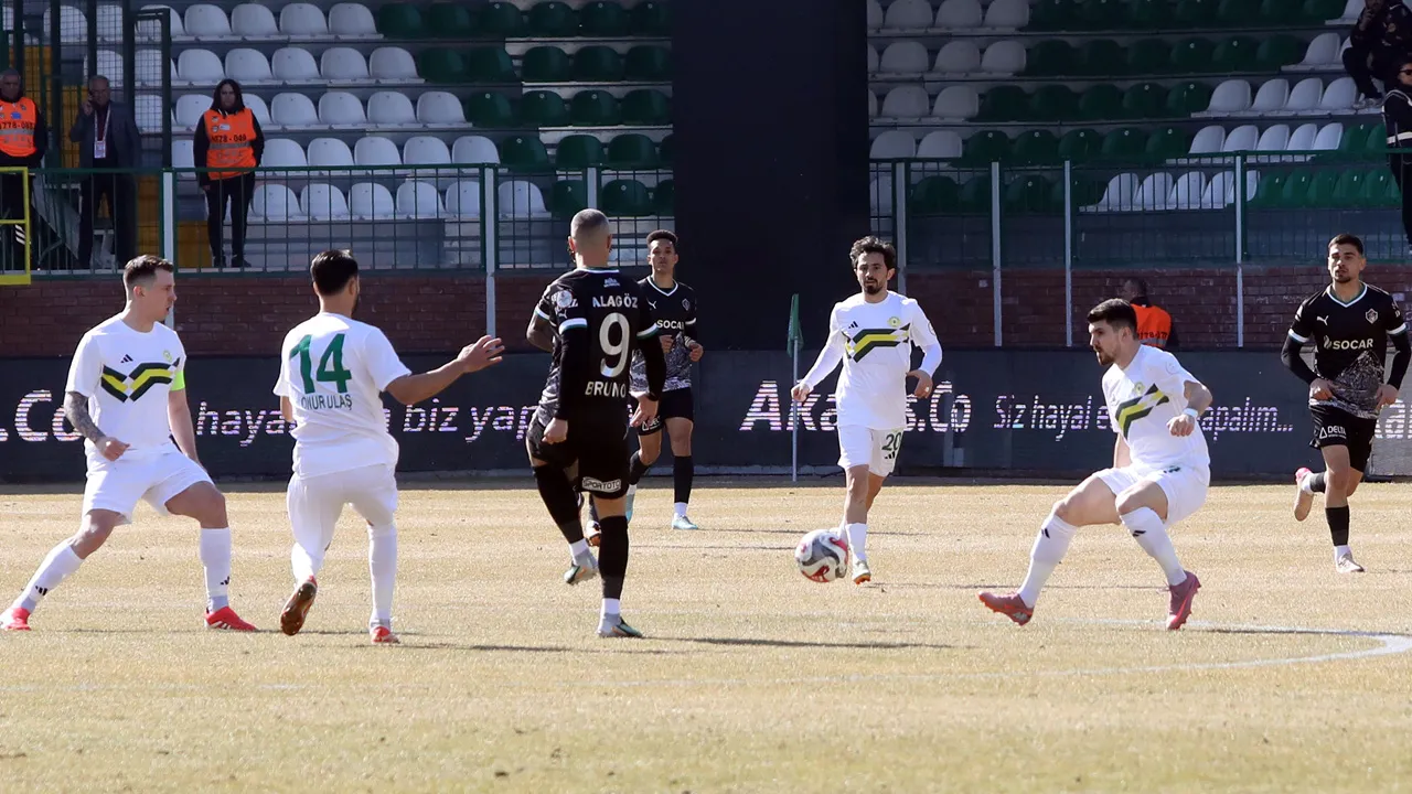 Erokspor, Iğdır FK'yı 3 golle devirdi: TFF 1'inci Lig'de zirve el değiştirdi