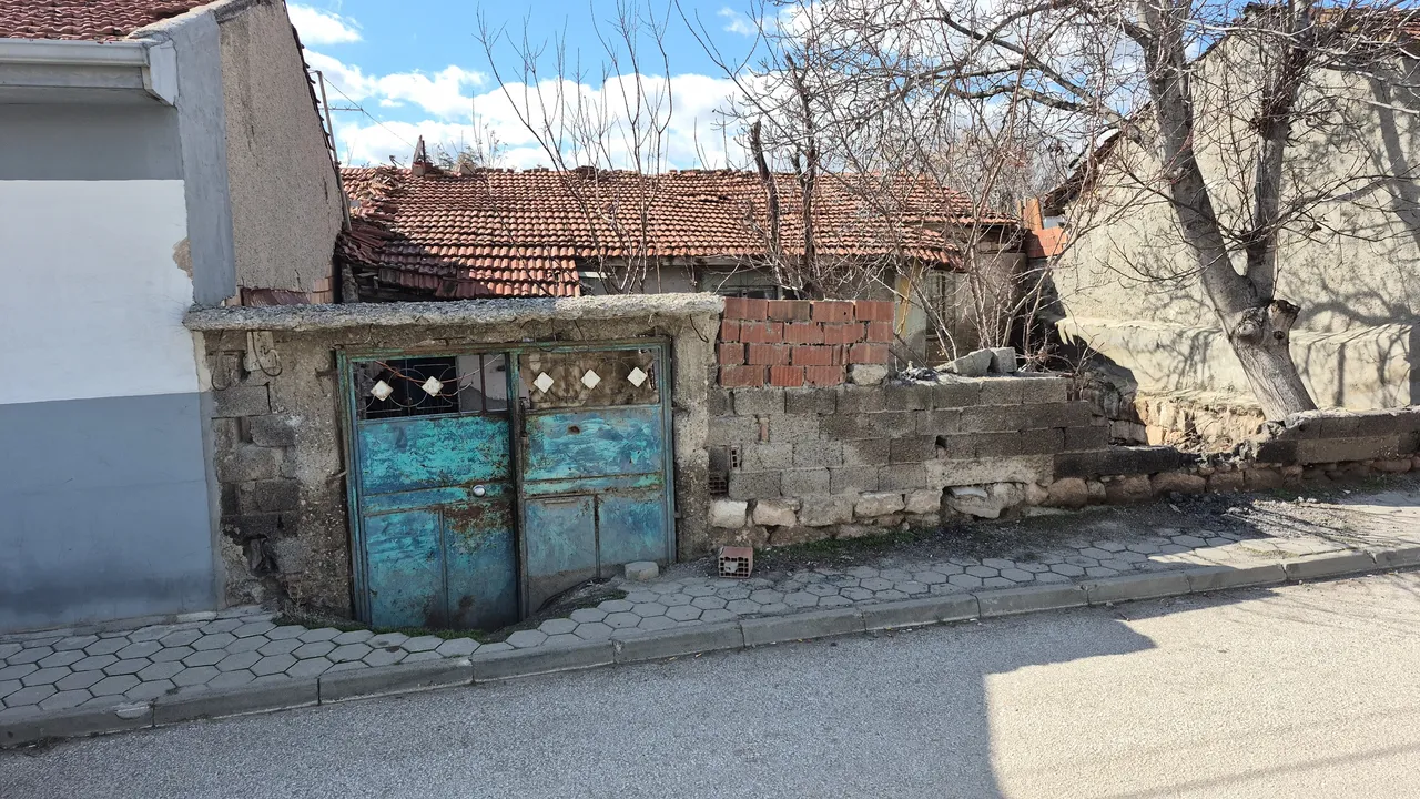 Eskişehir'de vicdanları yaralayan görüntü: 64 yaşındaki Celal Amca metruk evde kaderine terk edildi