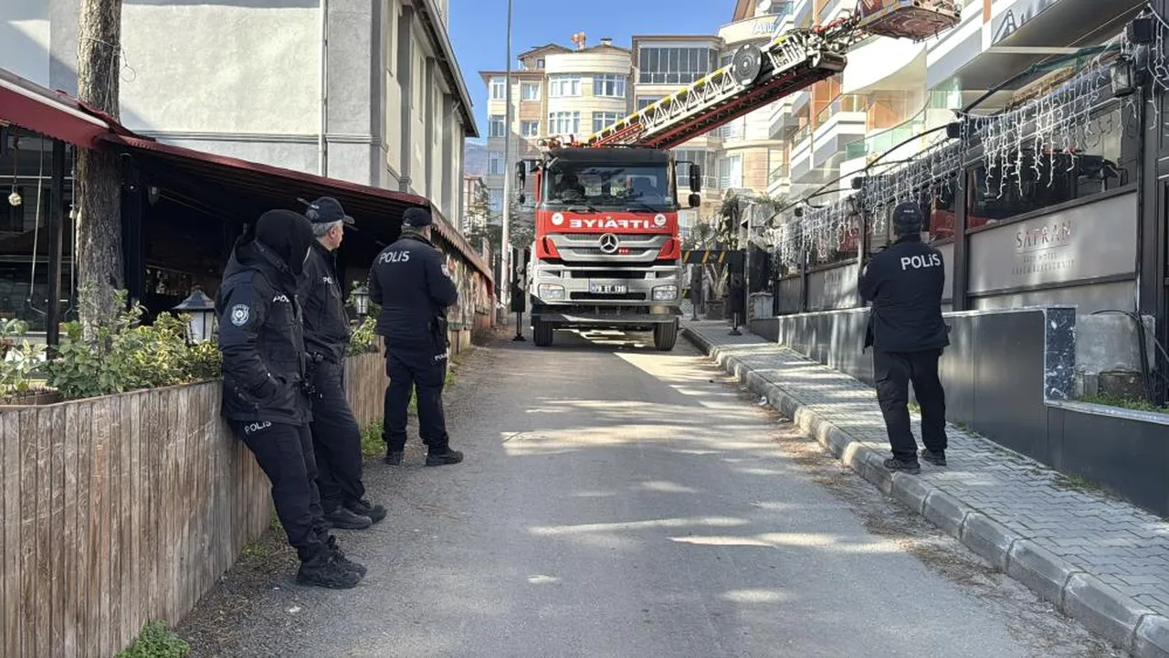 Faciaya ramak kala! Otelde yangın çıktı, müşteriler tahliye edildi