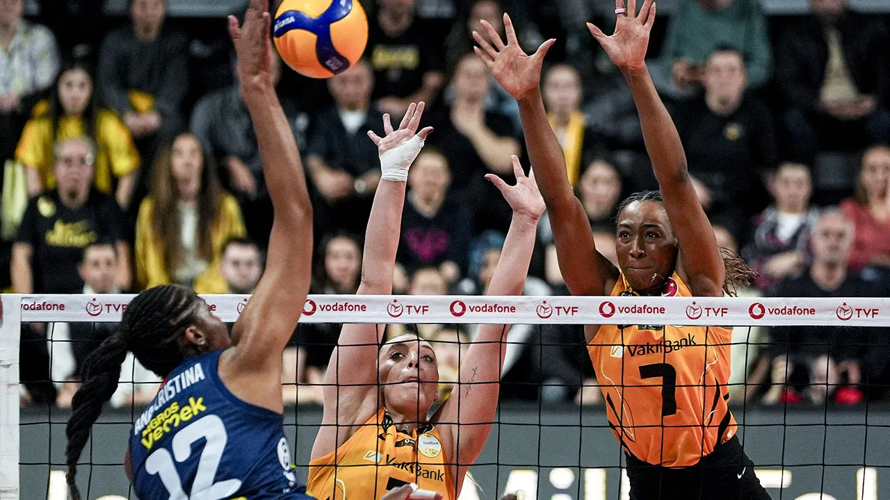 Fenerbahçe derbide VakıfBank'a boyun eğdi