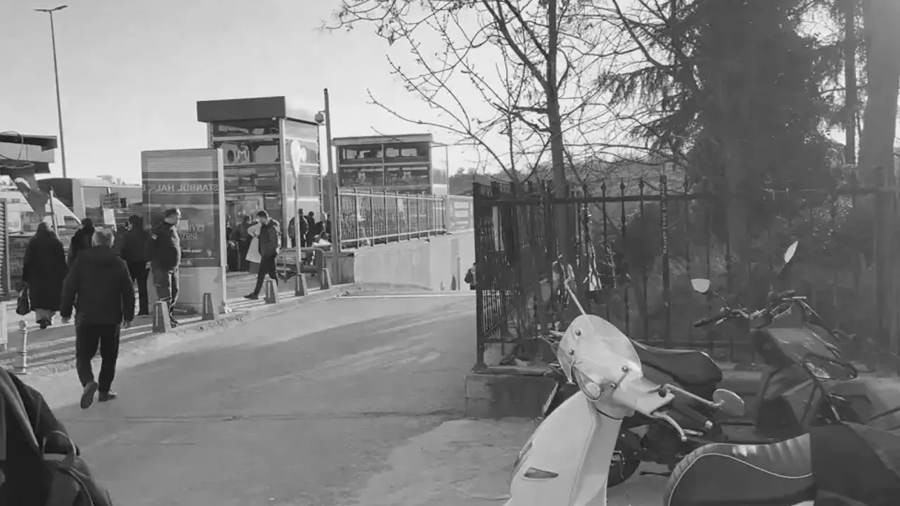 Hacıosman Metro İstasyonu'nda kahreden olay! Genç kız raylara atladı, son mesajı yürek burktu