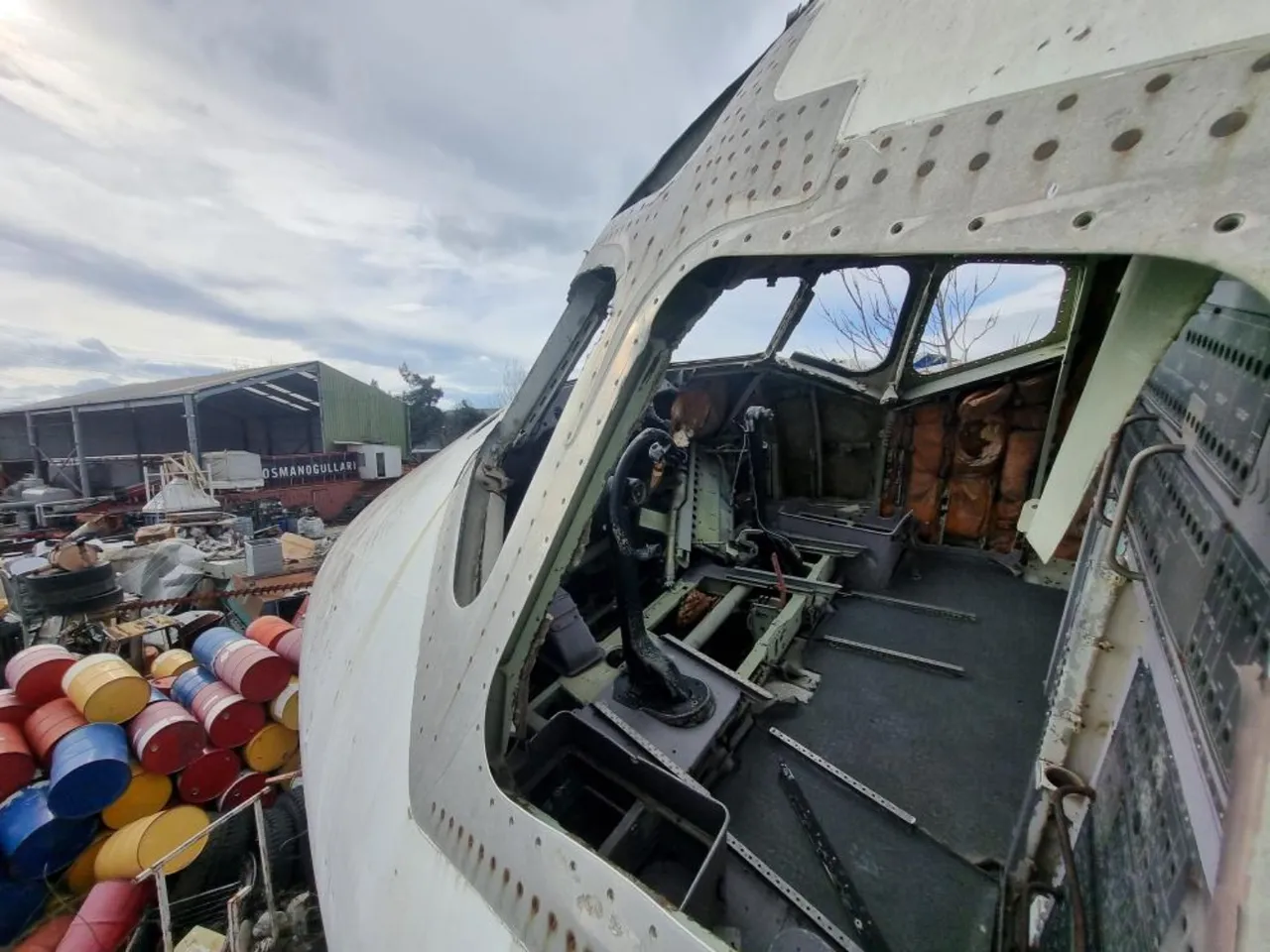 Hurdacıda gören şaşırıyor! 4 parçaya ayrılmış durumda... 2.5 milyon liraya satılıyor