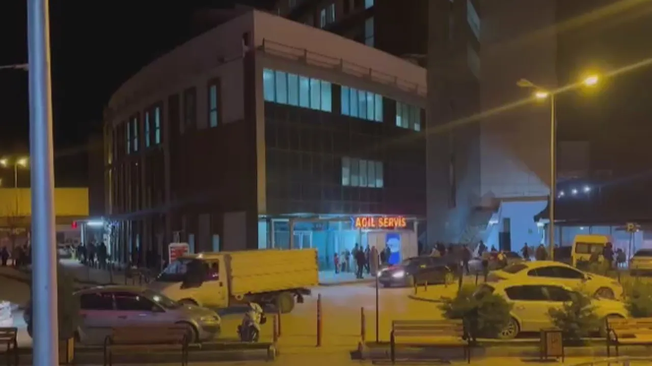 Kırıkhan’da kanlı saldırı: Konteynerdeki aileyi yaylım ateşine tuttu! Ölü ve yaralılar var