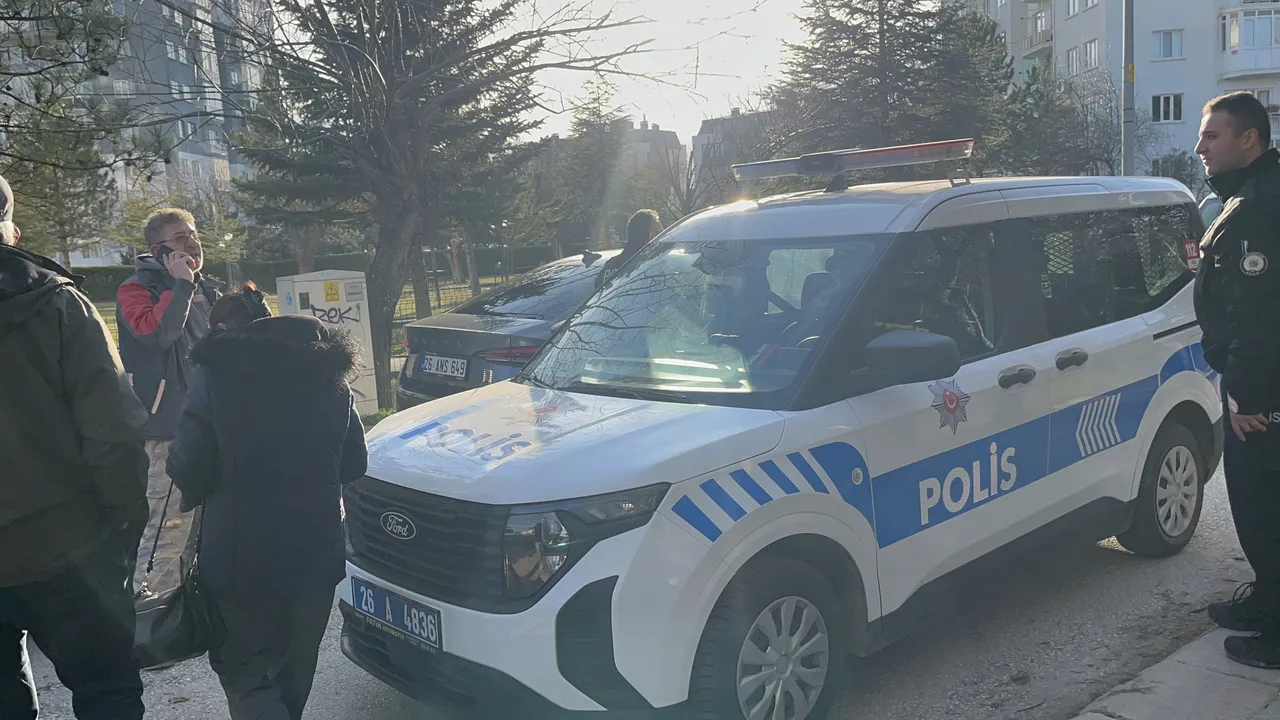 Komşu kavgasında bıçaklar konuştu: Karı-koca bir yanda, baba-oğul diğer yanda!