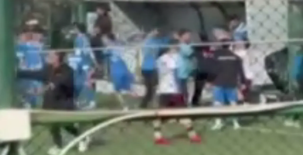 Maçın bitiş düdüğü sonrası ortalık savaş alanına döndü