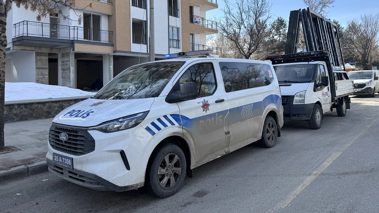 Parayı alamadılar, inşaatta kullandıkları malzemeleri söktüler