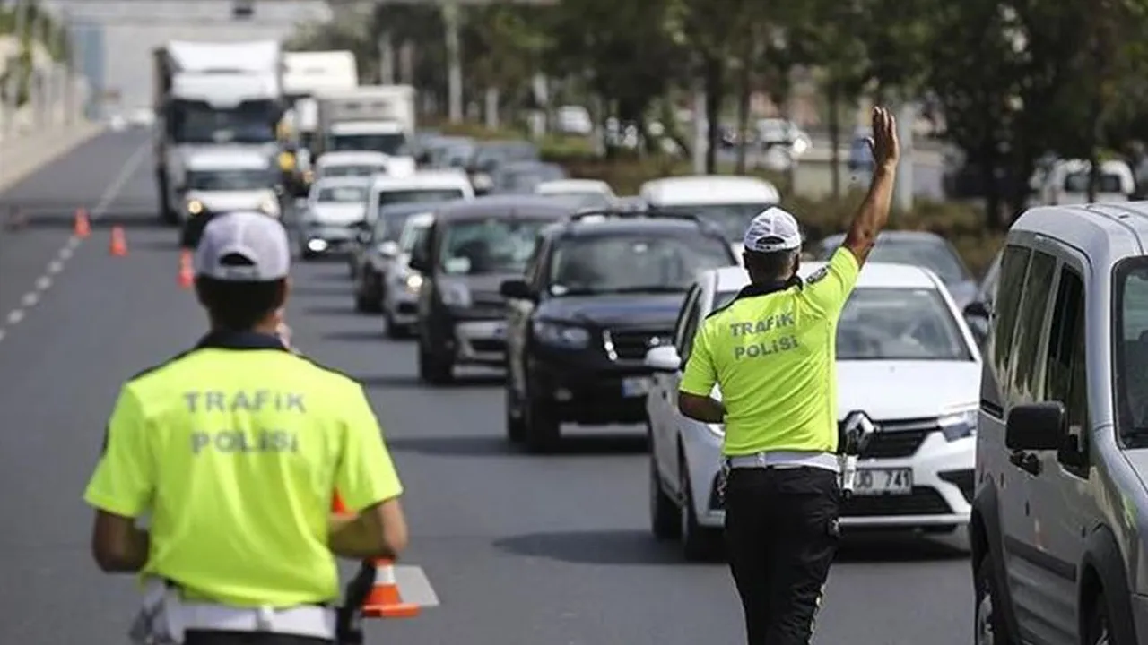 Trafikte yeni dönem, cezalar katlandı! Kurala uymayan 100 bin TL ödeyecek