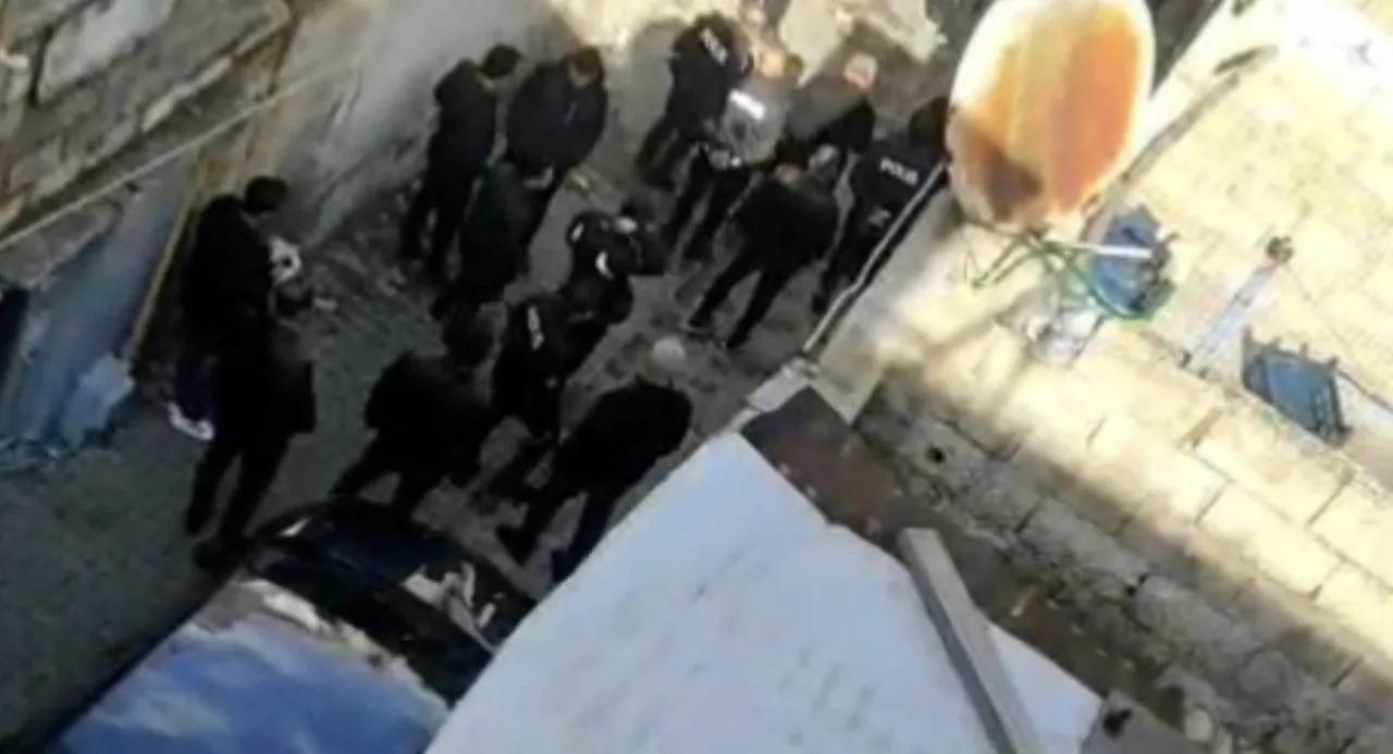 Üvey kardeş altın hırsızlığı için ev bastı, sonu korkunç bitti