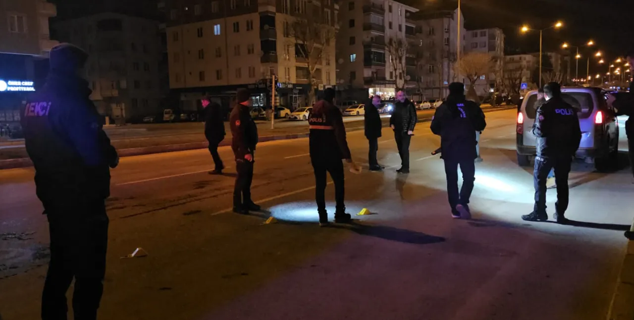 Çorum'da sıcak saatler! Restorana kurşun yağdırdılar