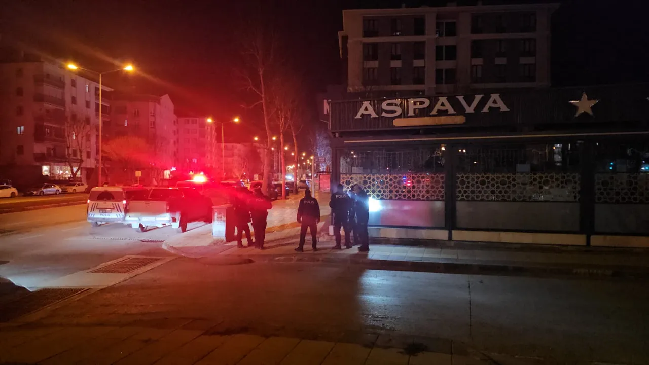 Çorumda sıcak saatler! Restorana kurşun yağdırdılar