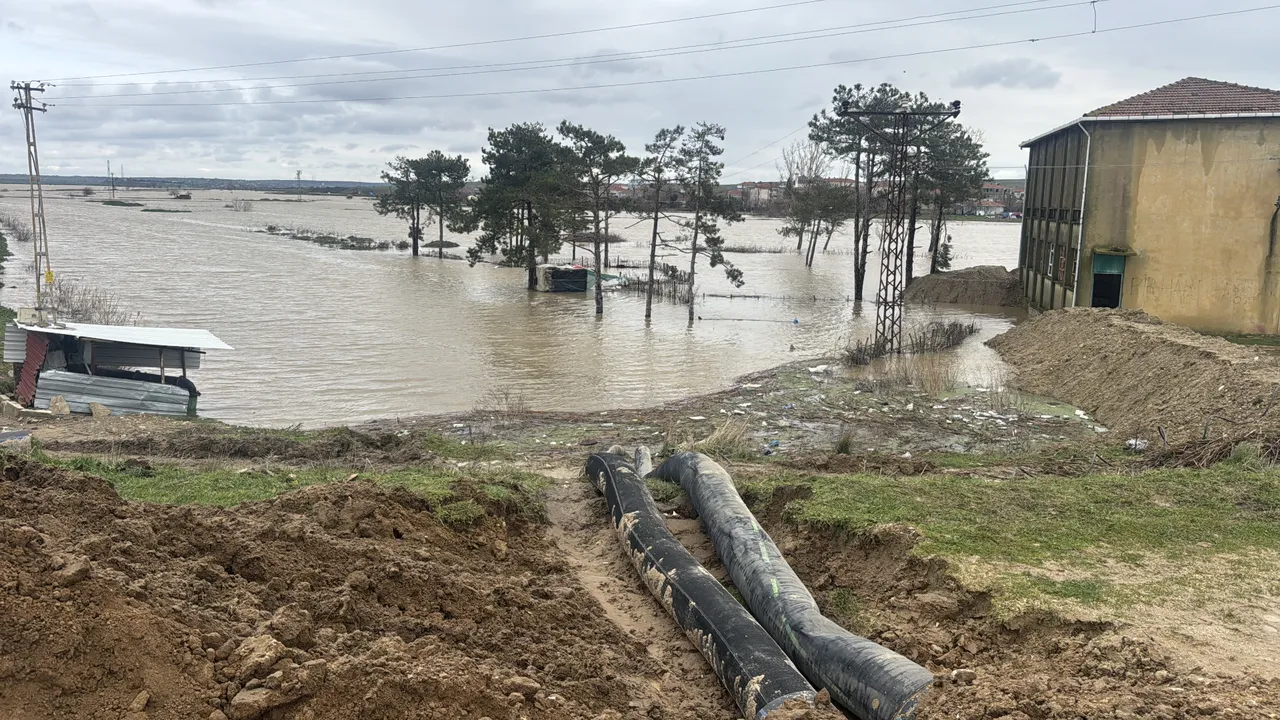Edirne’de felaket sonrası kabus gibi manzara! Köyleri, arazileri su yuttu