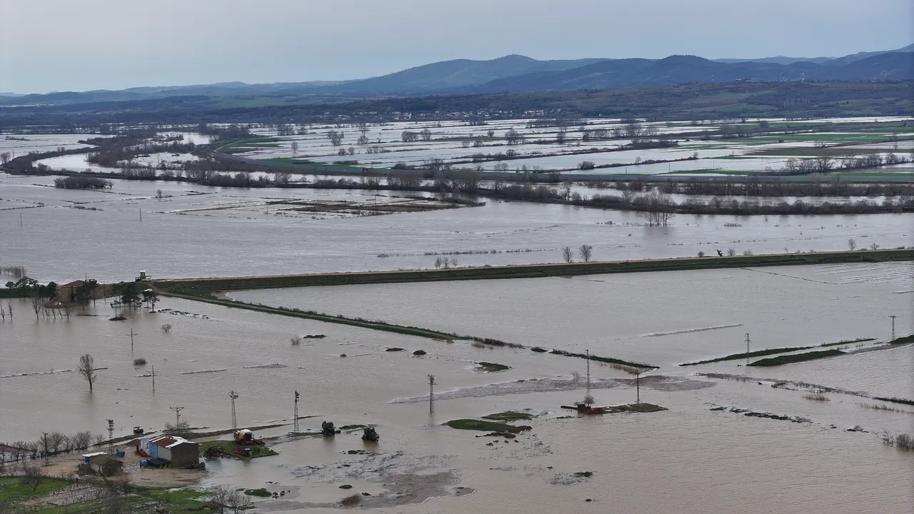 Edirne’de felaket sonrası kabus gibi manzara! Köyleri, arazileri su yuttu