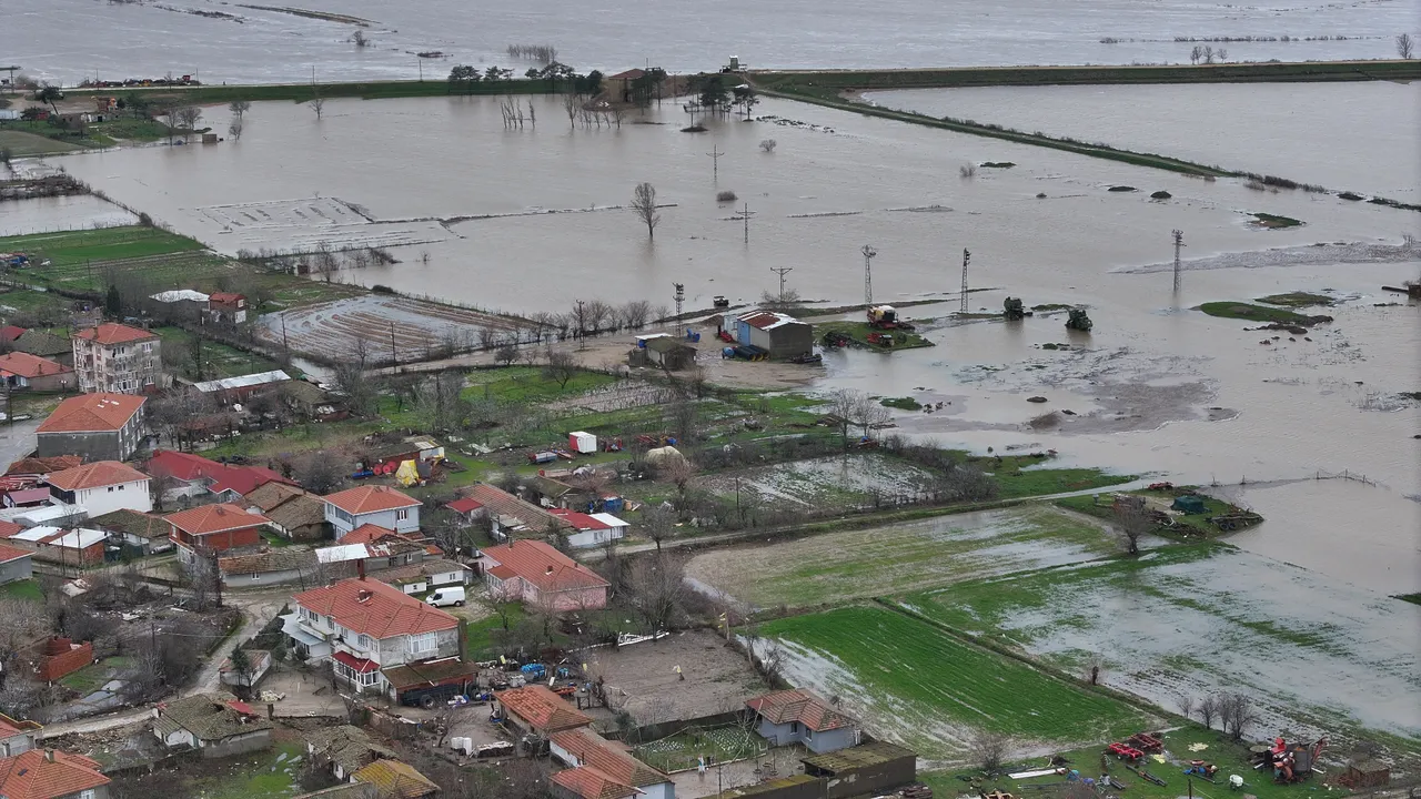 Edirne’de felaket sonrası kabus gibi manzara! Köyleri, arazileri su yuttu