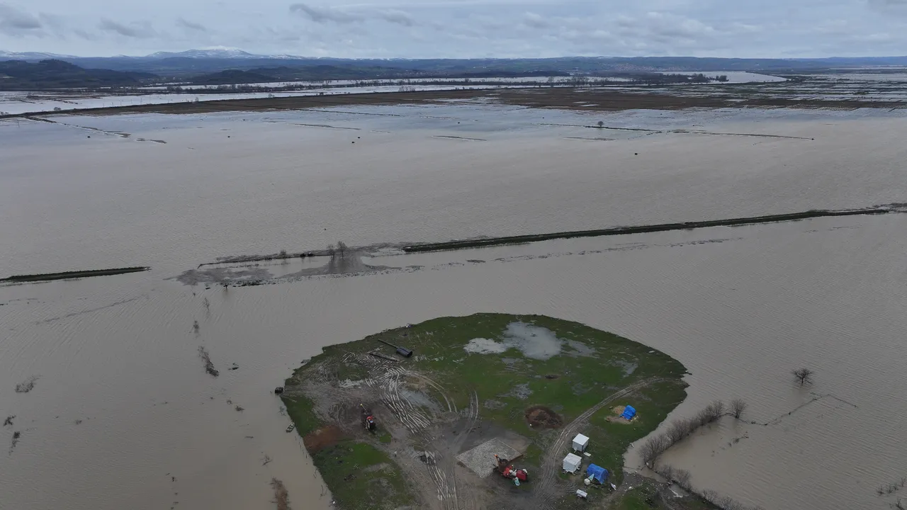 Edirne’de felaket sonrası kabus gibi manzara! Köyleri, arazileri su yuttu